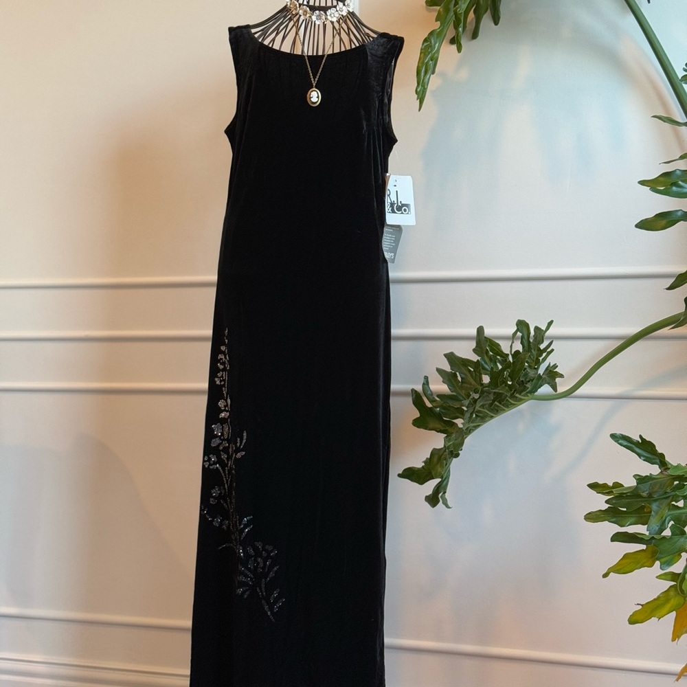 VintageElegant Black Velvet Sleeveless Dress NWT
